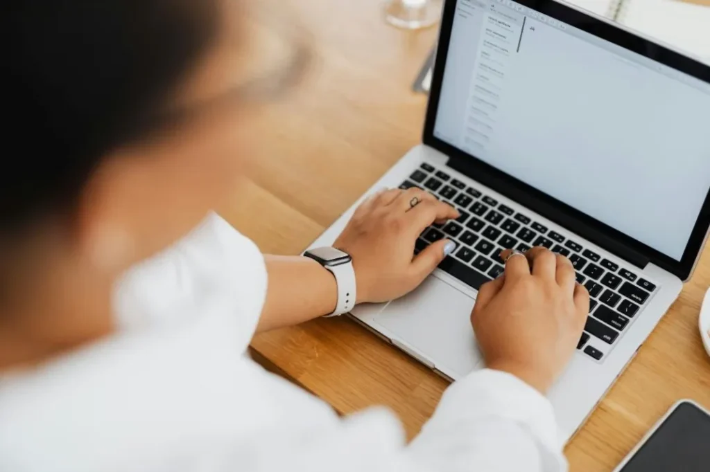 typing-on-laptop